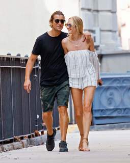 Candice Swanepoel feet photo thumbnail