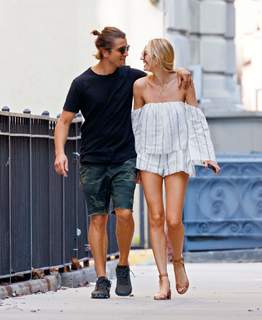 Candice Swanepoel feet photo thumbnail