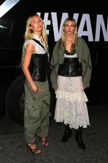 Candice Swanepoel feet photo thumbnail