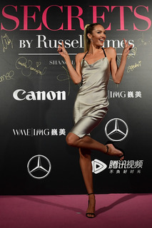 Candice Swanepoel feet photo thumbnail