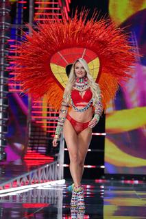 Candice Swanepoel feet photo thumbnail