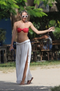 Candice Swanepoel feet photo thumbnail