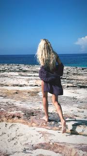 Candice Swanepoel feet photo thumbnail