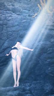 Candice Swanepoel feet photo thumbnail