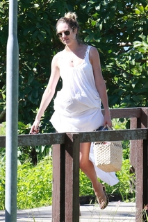 Candice Swanepoel feet photo thumbnail