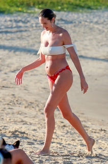 Candice Swanepoel feet photo thumbnail