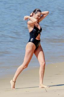 Candice Swanepoel feet photo thumbnail