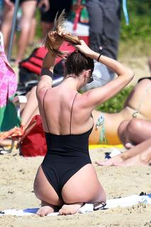 Candice Swanepoel feet photo thumbnail