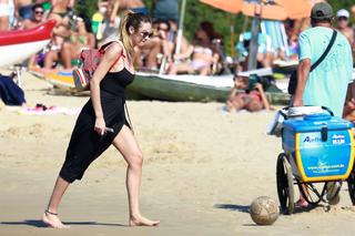 Candice Swanepoel feet photo thumbnail