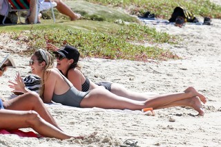 Candice Swanepoel feet photo thumbnail