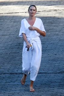 Candice Swanepoel feet photo thumbnail