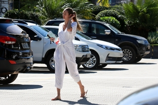 Candice Swanepoel feet photo thumbnail