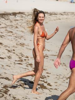 Candice Swanepoel feet photo thumbnail