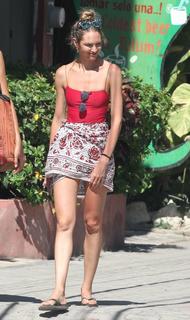 Candice Swanepoel feet photo thumbnail