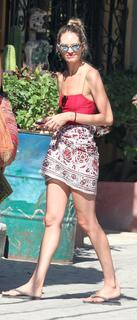 Candice Swanepoel feet photo thumbnail