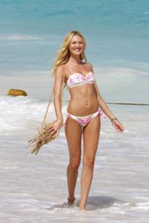Candice Swanepoel feet photo thumbnail