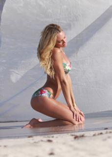 Candice Swanepoel feet photo thumbnail