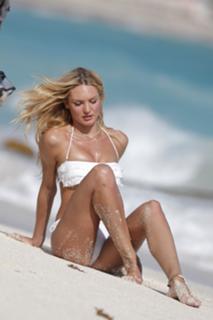 Candice Swanepoel feet photo thumbnail