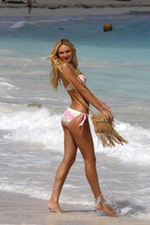 Candice Swanepoel feet photo thumbnail
