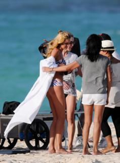 Candice Swanepoel feet photo thumbnail