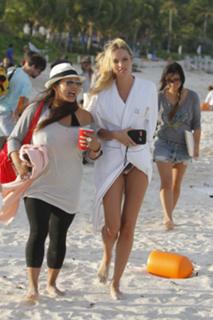 Candice Swanepoel feet photo thumbnail