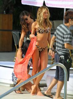 Candice Swanepoel feet photo thumbnail