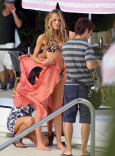 Candice Swanepoel feet photo thumbnail
