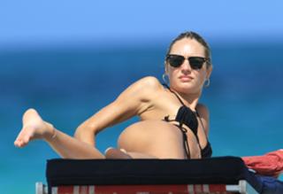 Candice Swanepoel feet photo thumbnail