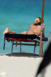 Candice Swanepoel feet photo thumbnail