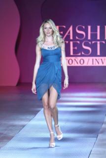 Candice Swanepoel feet photo thumbnail