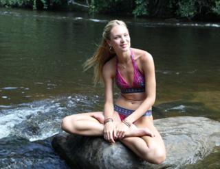 Candice Swanepoel feet photo thumbnail