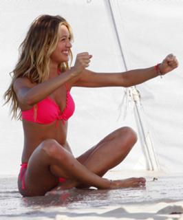 Candice Swanepoel feet photo thumbnail