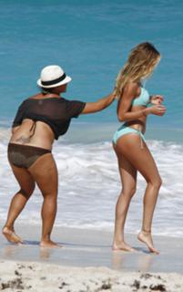 Candice Swanepoel feet photo thumbnail
