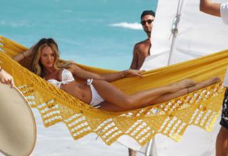 Candice Swanepoel feet photo thumbnail