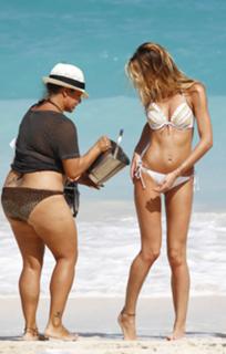 Candice Swanepoel feet photo thumbnail