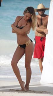 Candice Swanepoel feet photo thumbnail