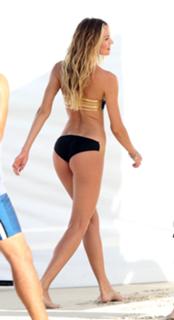 Candice Swanepoel feet photo thumbnail