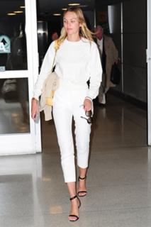 Candice Swanepoel feet photo thumbnail