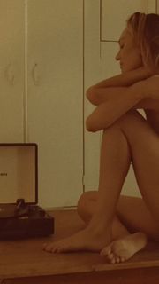Candice Swanepoel feet photo 8