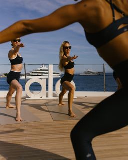 Candice Swanepoel feet photo 1