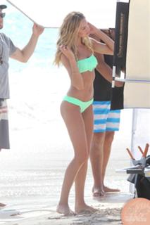 Candice Swanepoel feet photo thumbnail