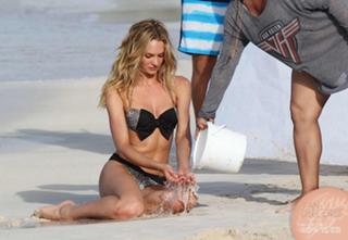 Candice Swanepoel feet photo thumbnail