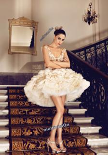 Cansu Dere feet photo thumbnail