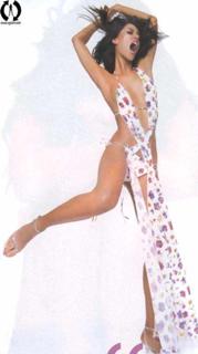 Cansu Dere feet photo thumbnail