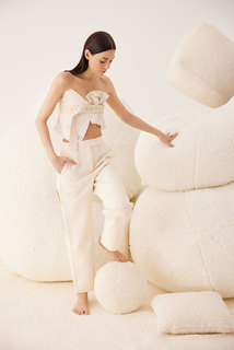 Cansu Dere feet photo thumbnail