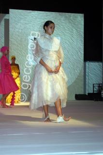 Cansu Dere feet photo thumbnail