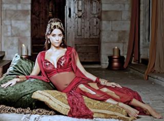 Cansu Dere feet photo thumbnail