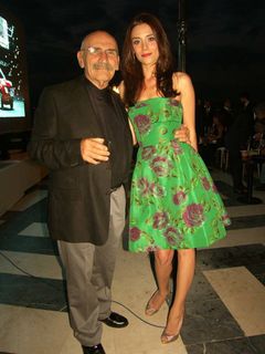 Cansu Dere feet photo thumbnail