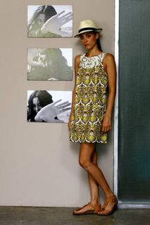 Cansu Dere feet photo thumbnail