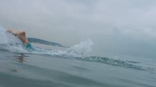 Cansu Dere feet photo thumbnail